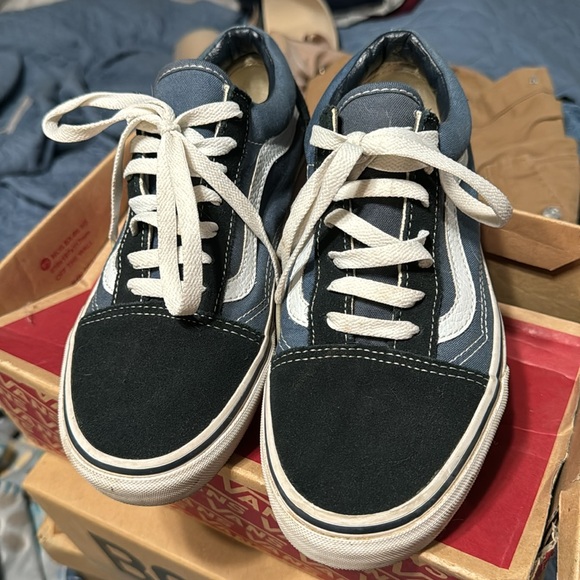 Vans - Picture 2 of 6
